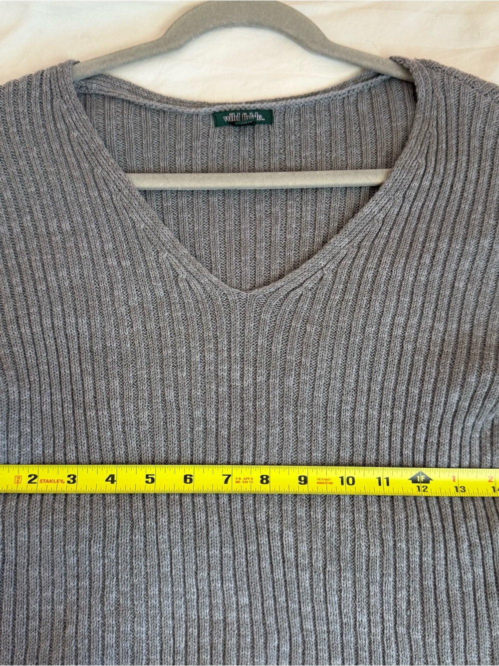 Wild Fable Gray Ribbed V-Neck Sweater Size Small - Picture 5 of 6